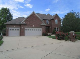 911 Goldfinch Ct, Geneseo, IL 61254