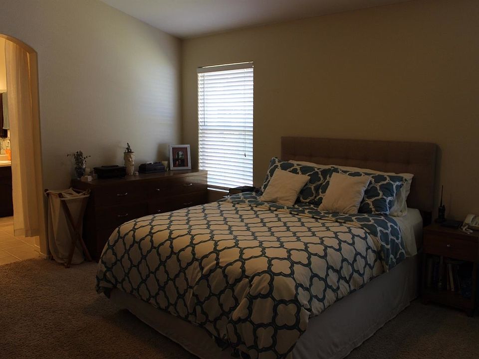 2nd image of 501 W Meadow Ln