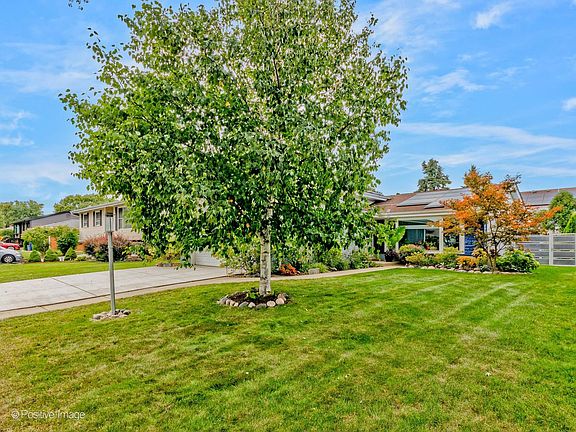 4th image of 760 Madelyn Dr