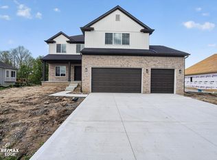 8080 Peninsula Cir, Grand Blanc, MI 48439