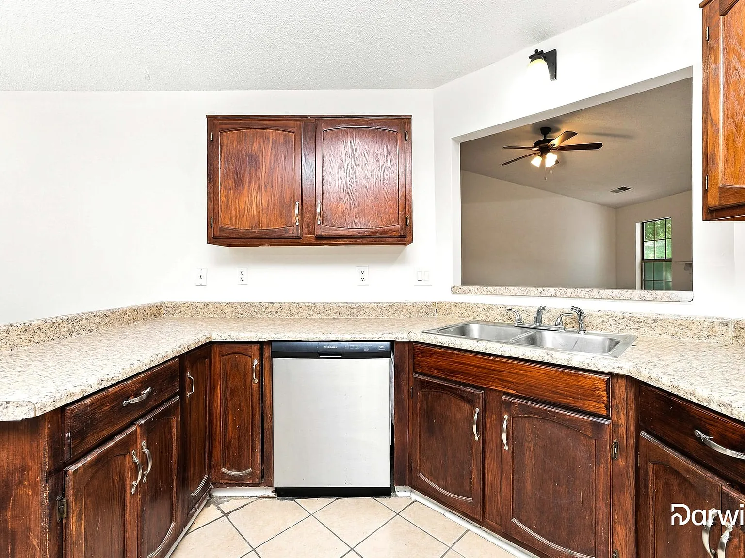 3 bed, 2.0 bath, 1621 sqft, $1,710 — Photo 2