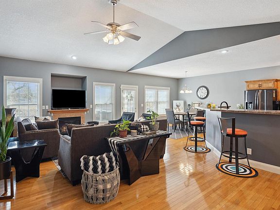 3rd image of 13 Hidden Valley Cir