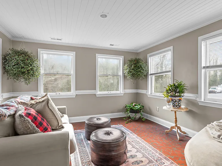 2100 Villa Dr — Photo 4