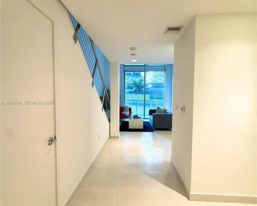 1050 Brickell Ave #206