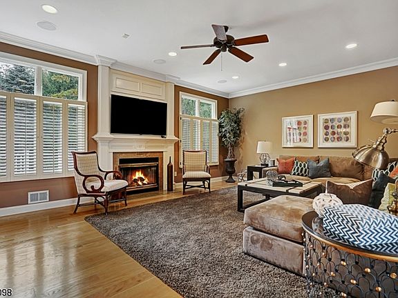 5th image of 25 Wolford Ct
