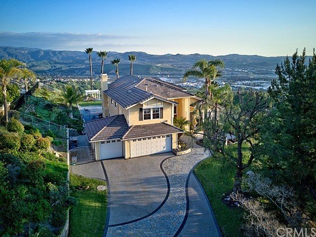 Breathtaking panoramic views from this "top of the world" setting!