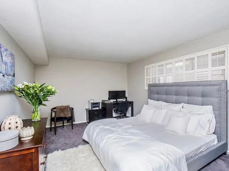1262 S Barrington Ave #207 — Photo 7