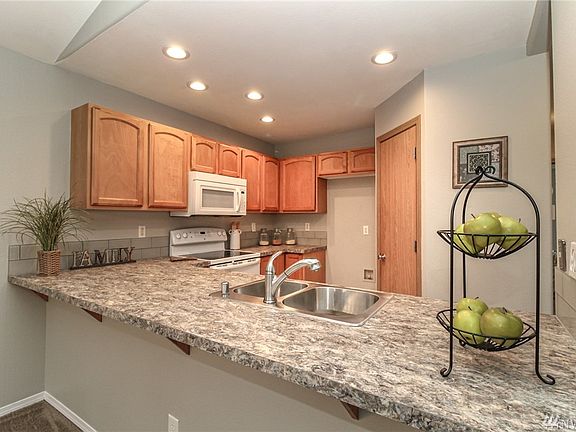 3rd image of 9008 160th Street Ct E