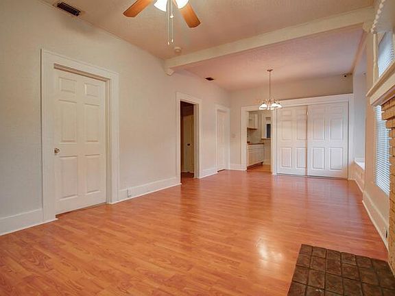5th image of 1009 15th Ave S