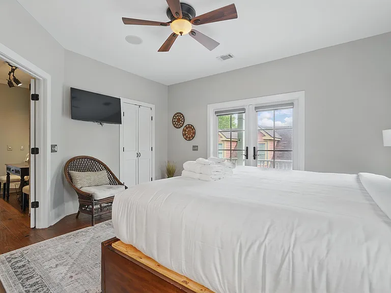 221 E Park Ave — Photo 33
