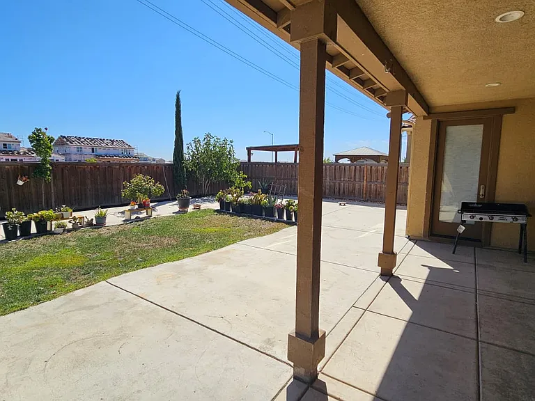 1426 Como Dr — Photo 11