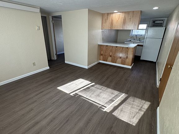 3rd image of 714 W 10th St #11458131