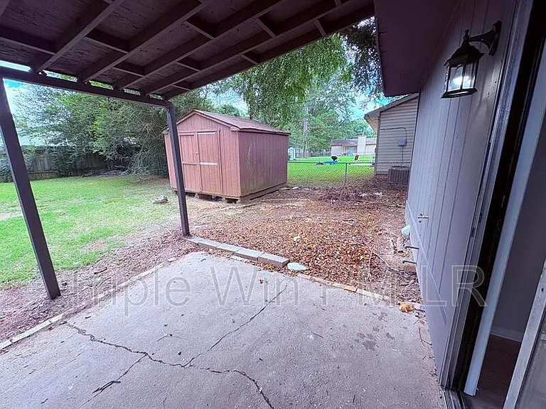 220 Randall Dr — Photo 7