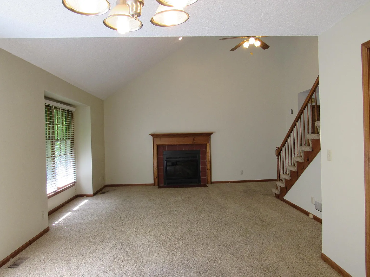 3 bed, 2.5 bath, 2000 sqft, $2,150 — Photo 3