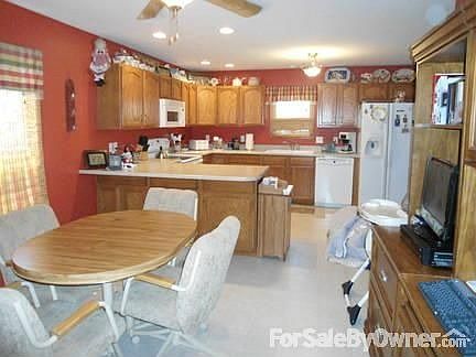 4th image of 2455 NW 44th St