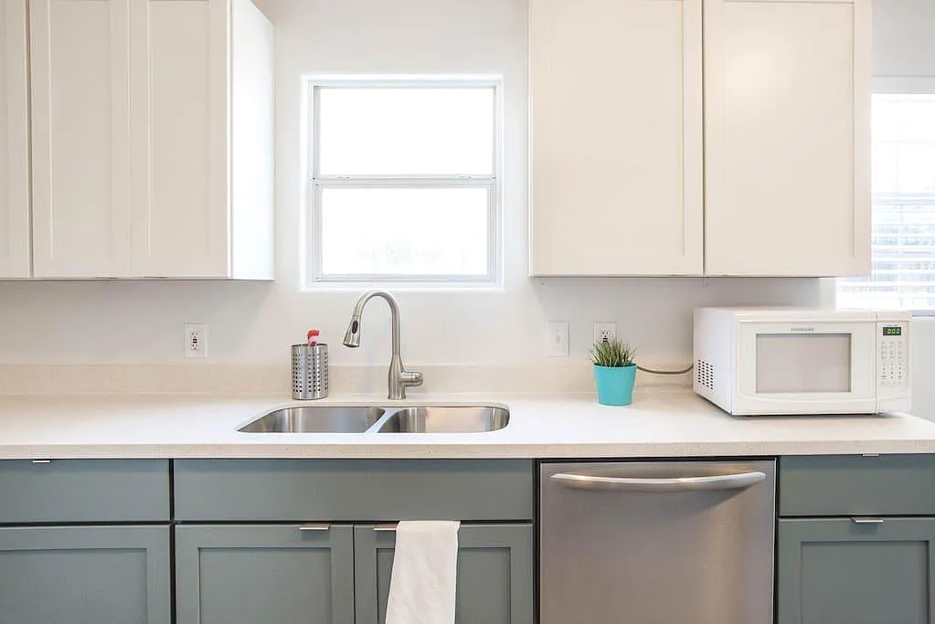3 bed, 3.0 bath, 1537 sqft, $2,900 — Photo 1