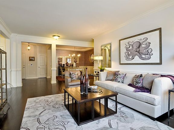 4th image of 27 Four Seasons Dr #812