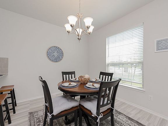 5th image of 4020 Kensington Dr