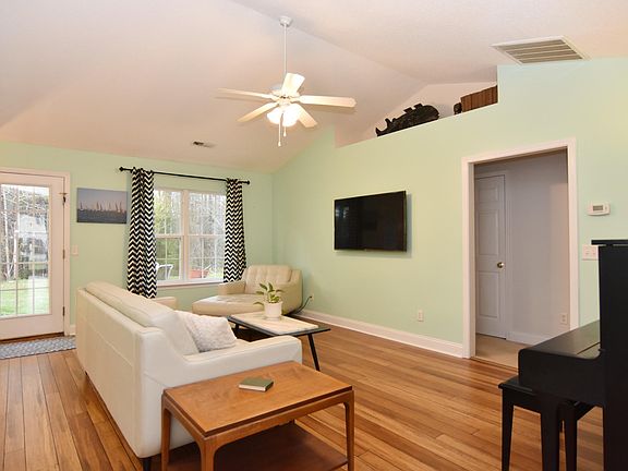 4th image of 628 Pine Branches Circle SE