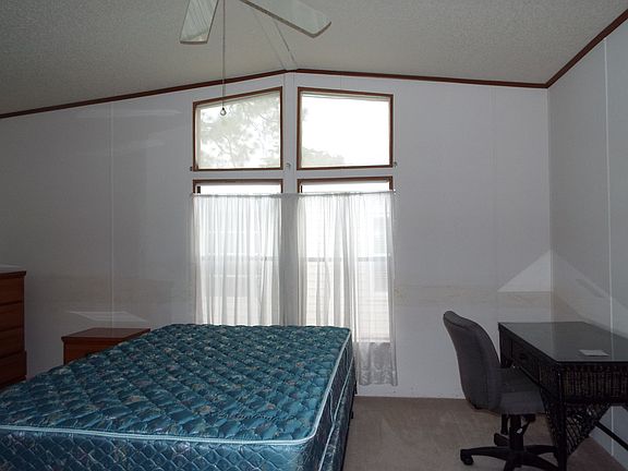 5th image of 404 SE Snead Cir