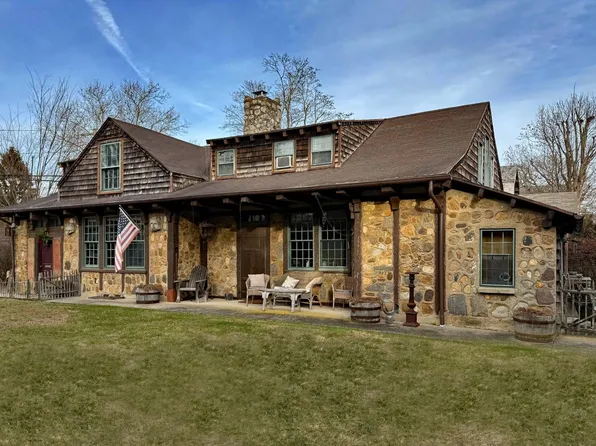 10 John St, Southampton, NY 11968