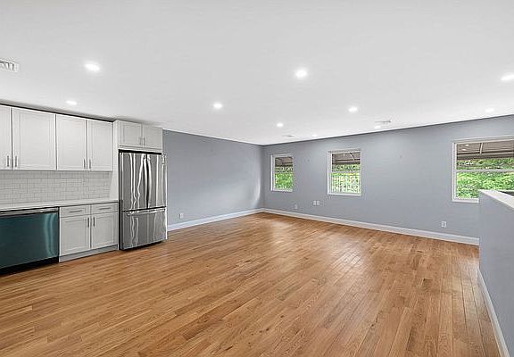 2nd image of 376 Saratoga Ave #2A