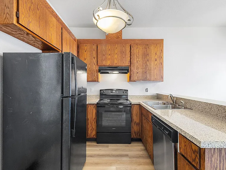 1336 1/2 Park Ave — Photo 10