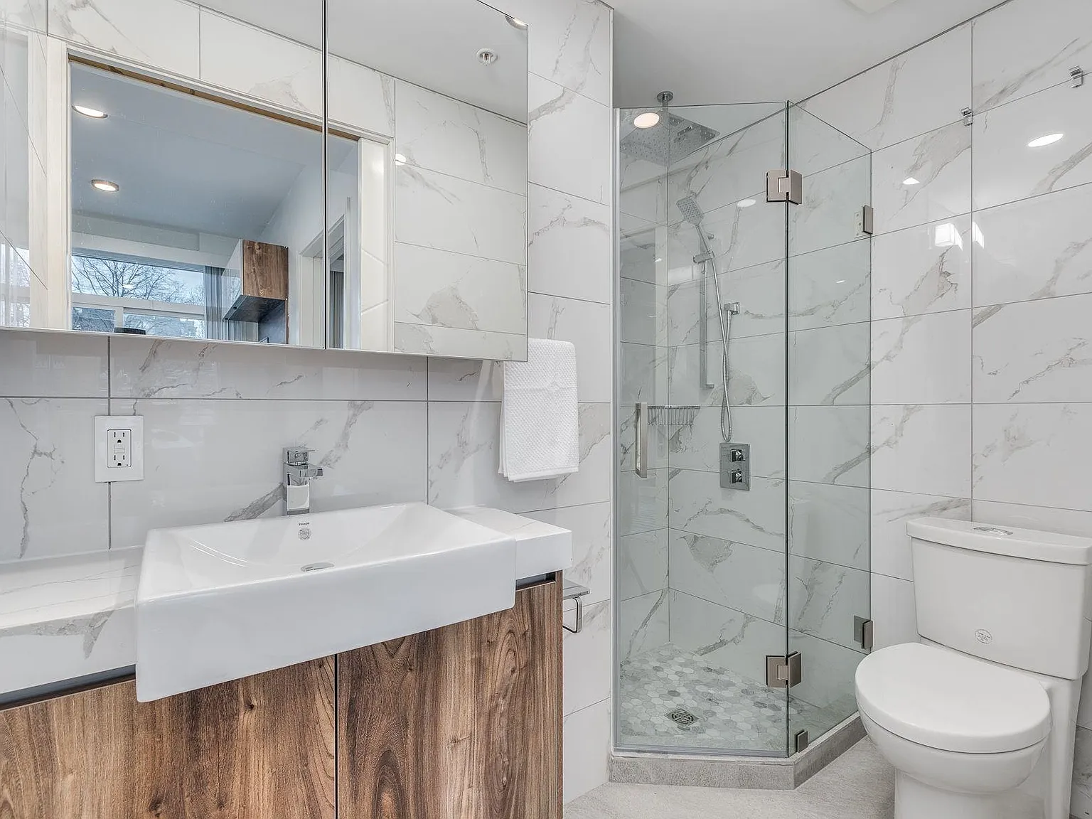 1 bed, 865 sqft, $3,490 — Photo 3