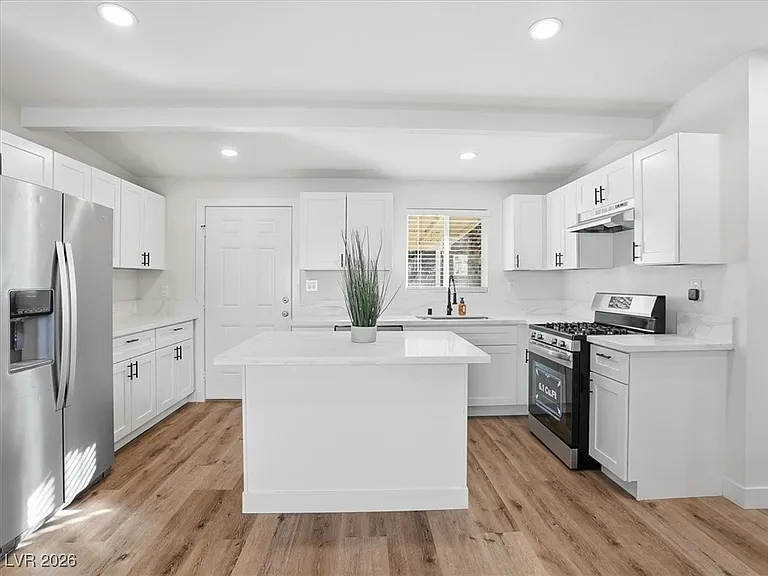 608 Stanford St — Photo 4