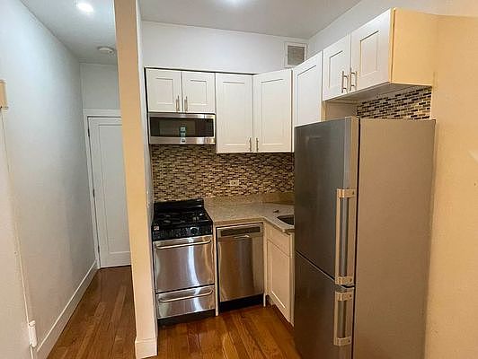 3rd image of 1709 2nd Ave #4BB