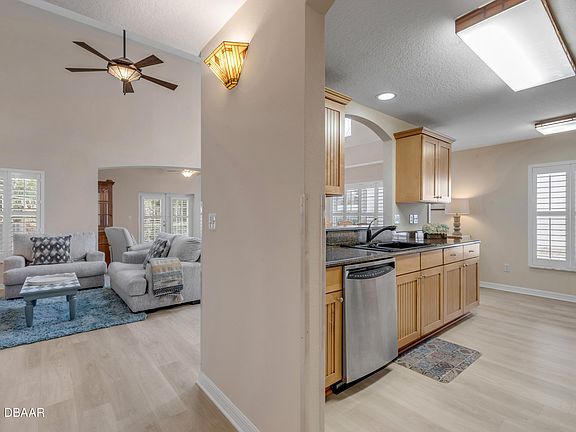 5th image of 337 Windhaven Ln