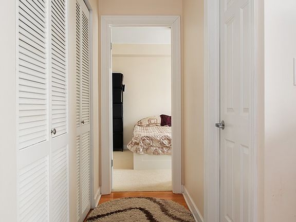 4th image of 2124 N Hudson Ave APT 201
