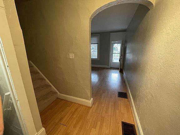 3rd image of 4315 1/2 Stanley St
