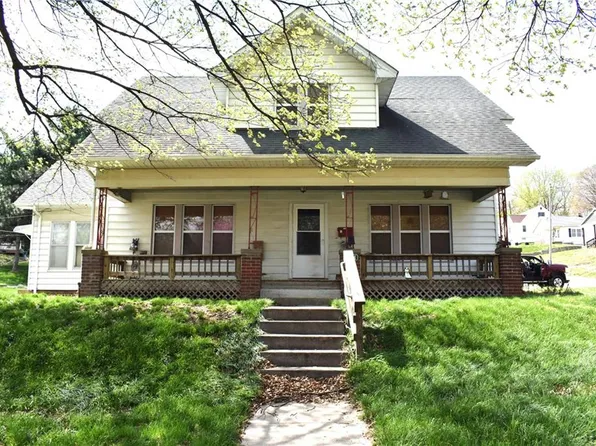 5704 S 8th St, Saint Joseph, MO 64504