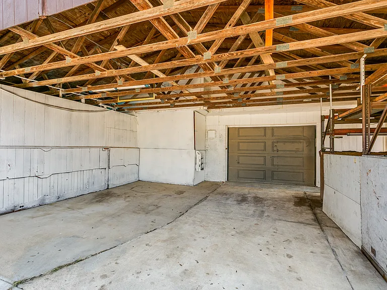1535 Carnation Dr — Photo 35