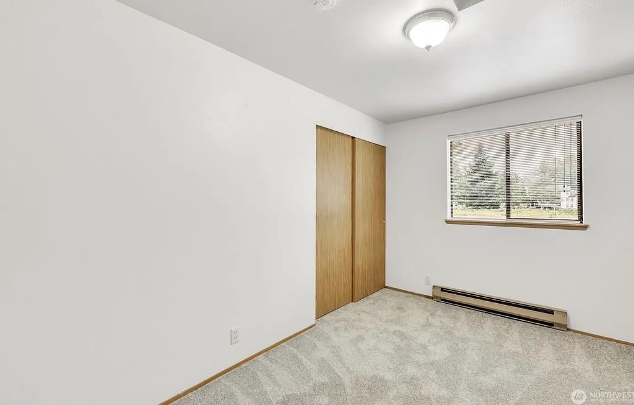 1720 201st Pl SE — Photo 3