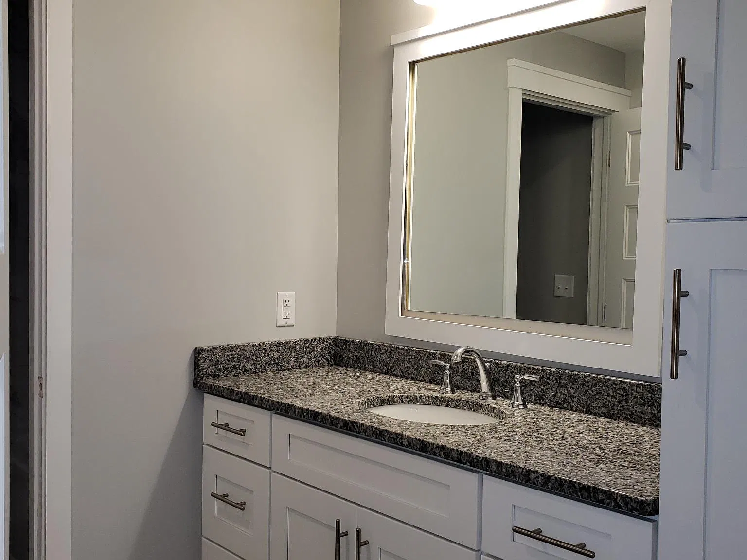 2 bed, 950 sqft, $1,050 — Photo 4