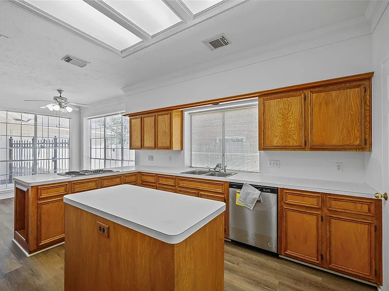 5803 Ancient Oaks Dr — Photo 17