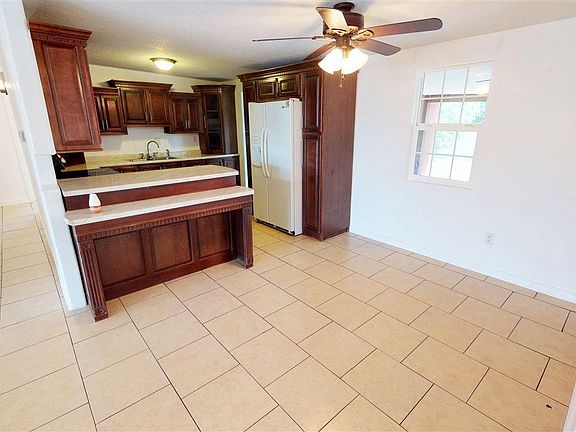 4th image of 1025 W Mackenzie Dr