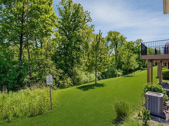 5th image of 43583 Chancellor Ln