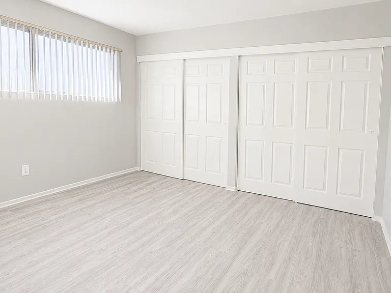 10059 Pinewood Ave — Photo 15