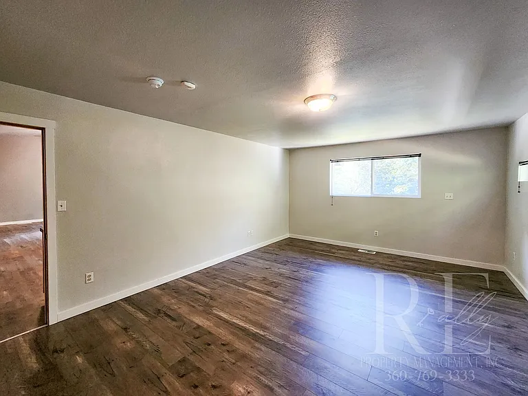 1928 NE Sipes Ln — Photo 13