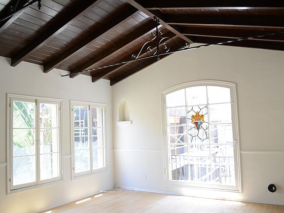 2nd image of 511 N Sycamore Ave #10