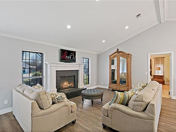 3rd image of 6165 Royal Ln