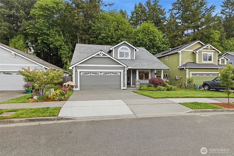 3rd image of 3630 Silver Maple Court SE