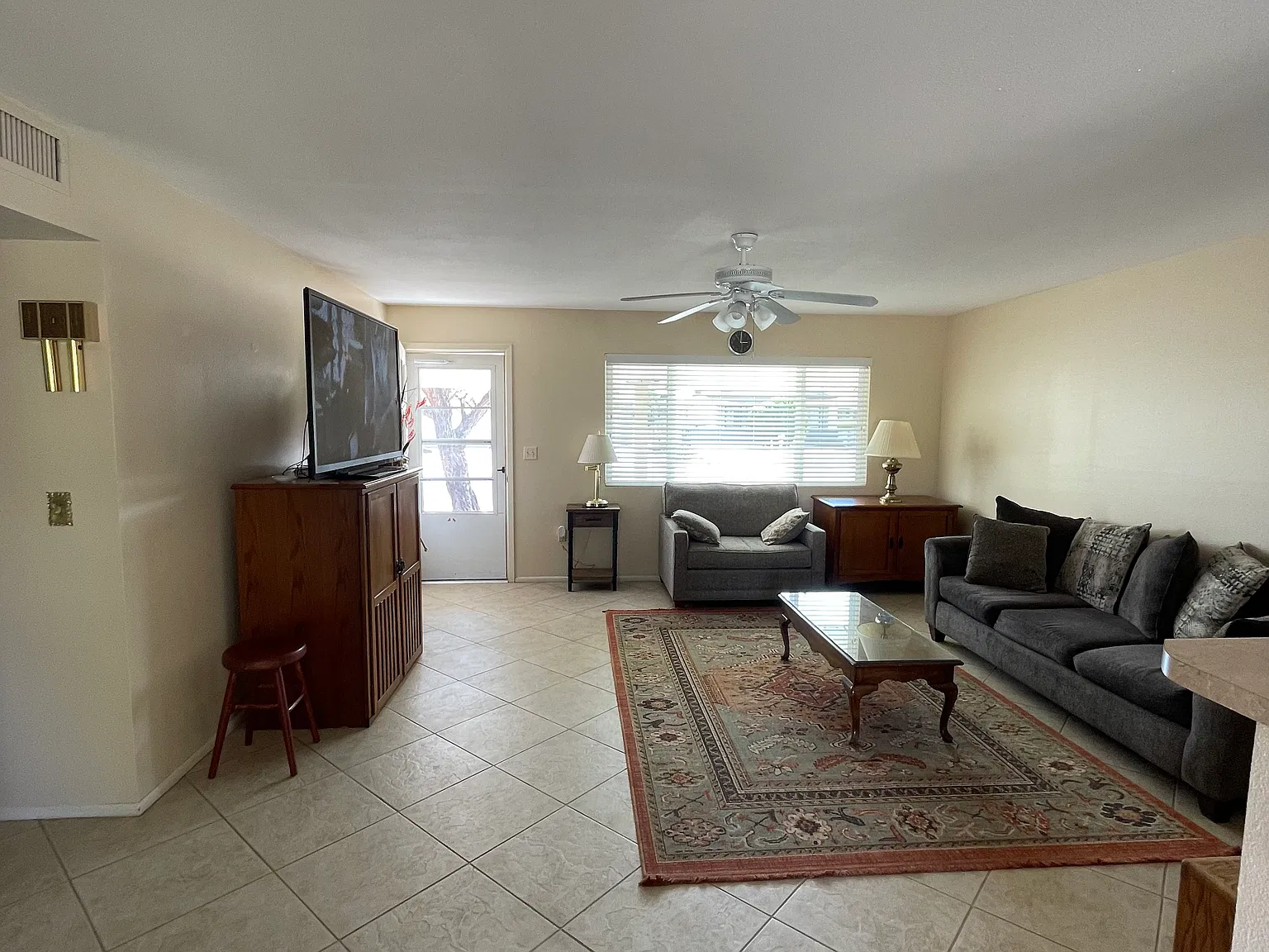 2 bed, 995 sqft, $1,650 — Photo 2