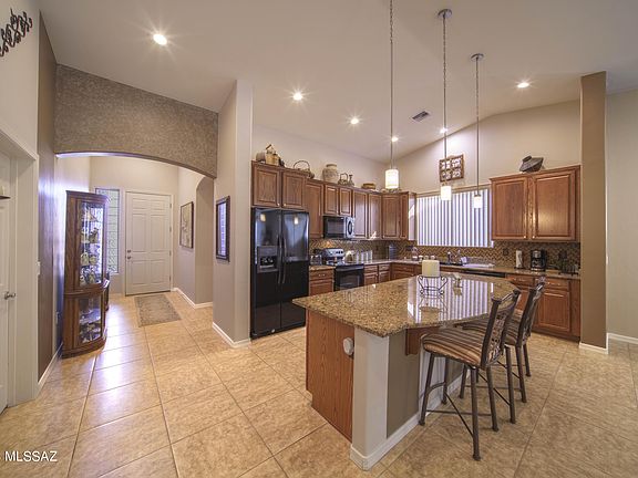 3rd image of 607 W Aspenwood St