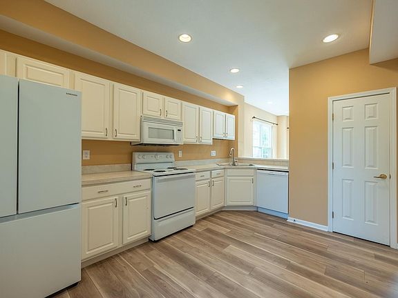 4th image of 2638 Rustling Oak Blvd