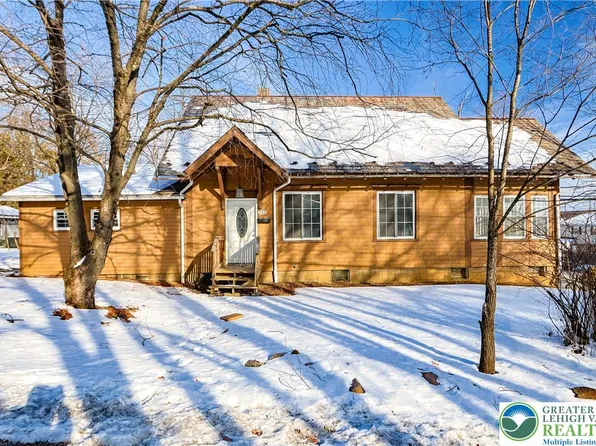 751 W Pennsylvania Ave, Pen Argyl, PA 18072