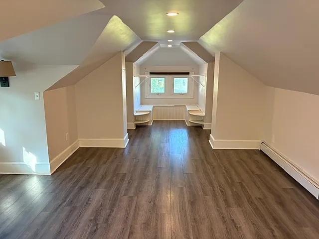 531 Queen St — Photo 10
